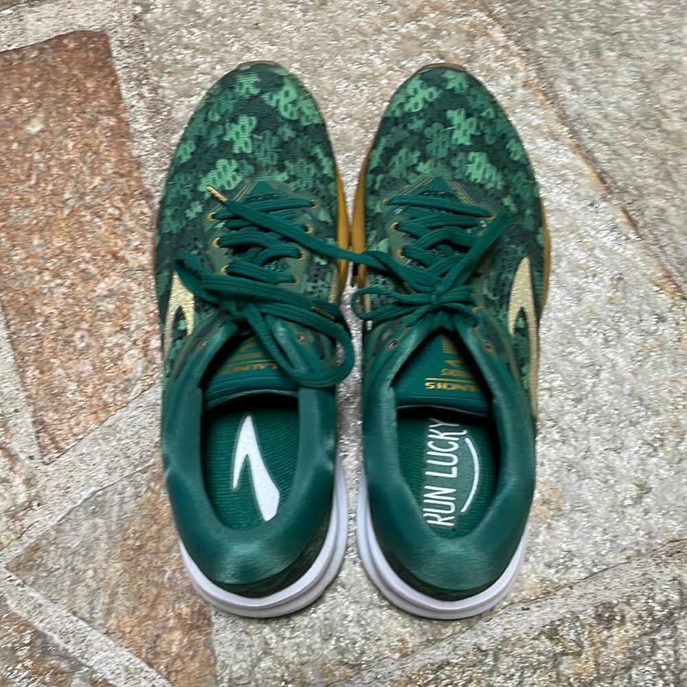 NWOT brooks running shoes